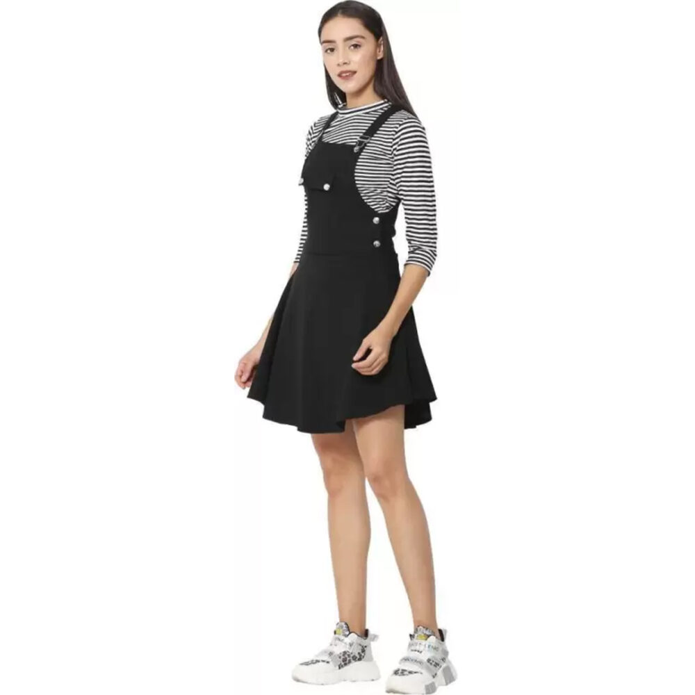 Trendy Women's Black Dungaree Dress With Top - Image 2